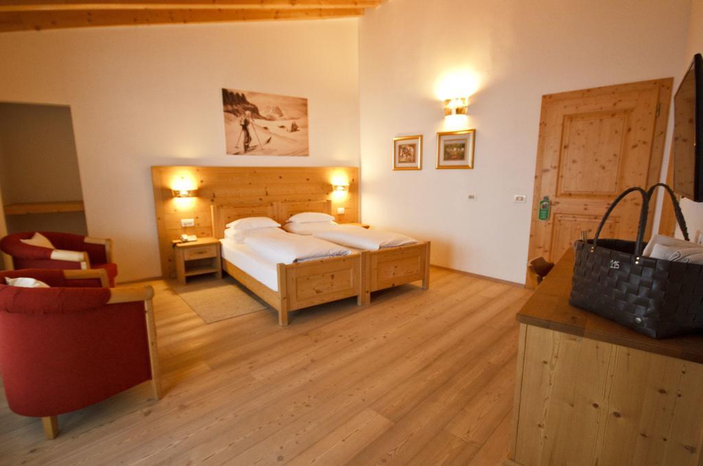 Hotel Gran Paradiso San Cassiano  Rum bild