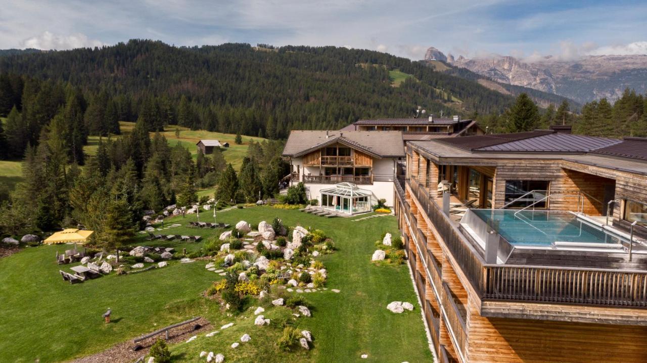 Hotel Gran Paradiso San Cassiano  Exteriör bild