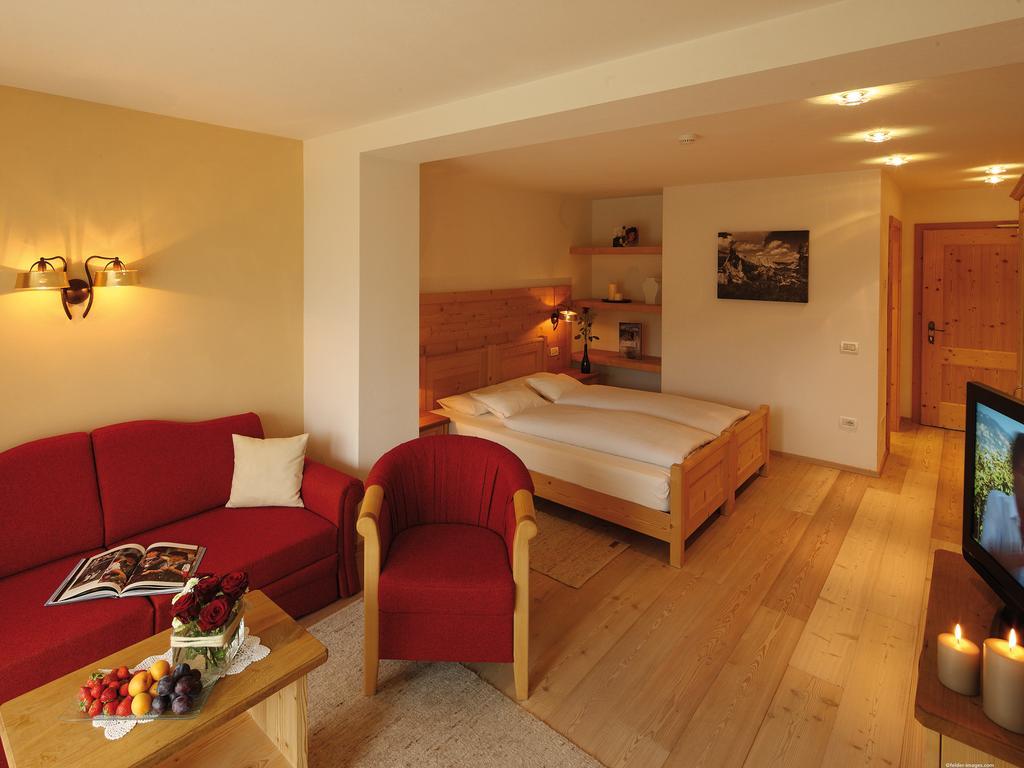 Hotel Gran Paradiso San Cassiano  Rum bild