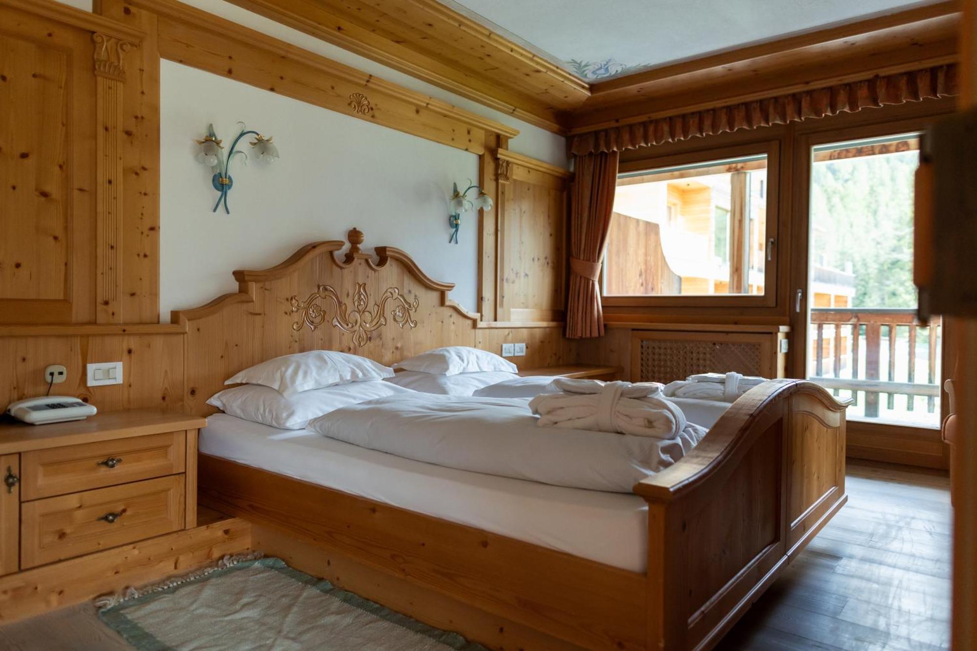 Hotel Gran Paradiso San Cassiano  Exteriör bild