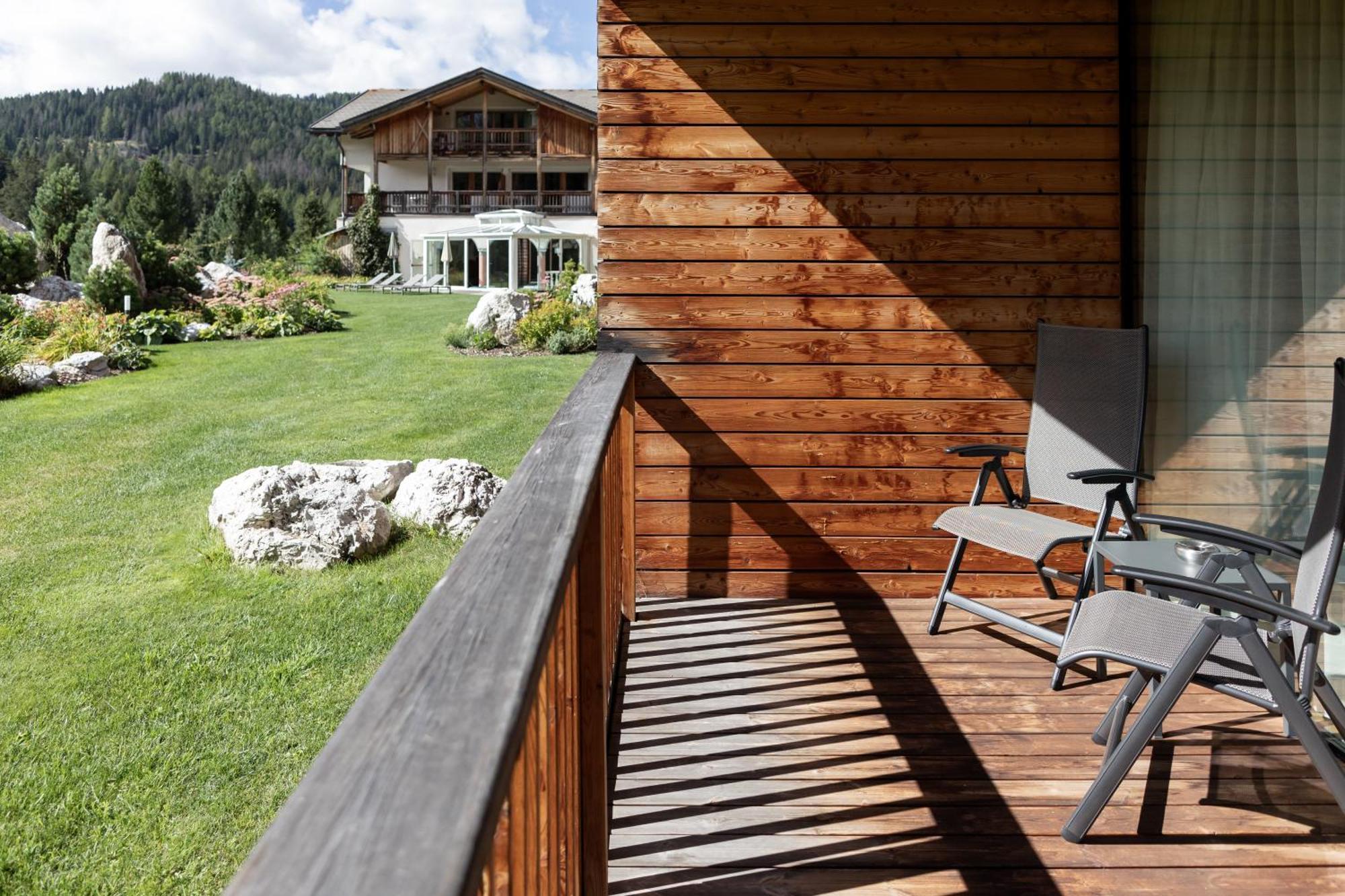 Hotel Gran Paradiso San Cassiano  Exteriör bild